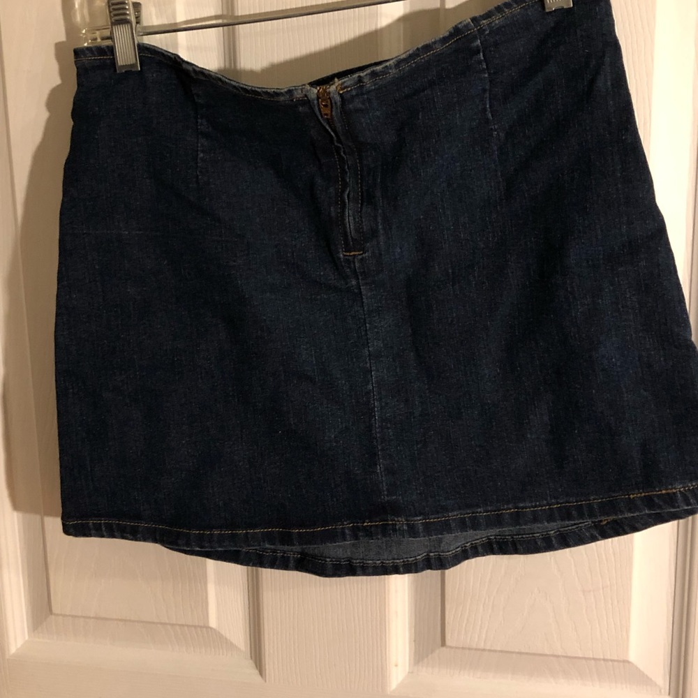 Skirt - Picture 3 of 4